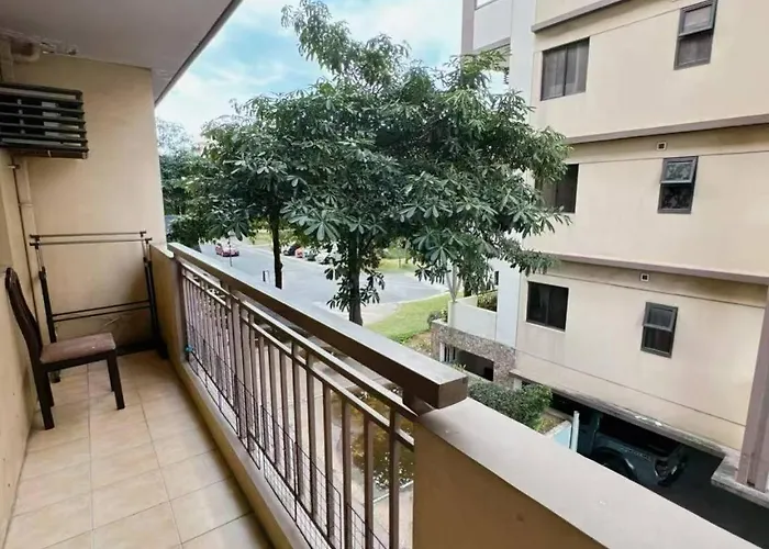 Midrise Staycation Near Airport Apartamento *
