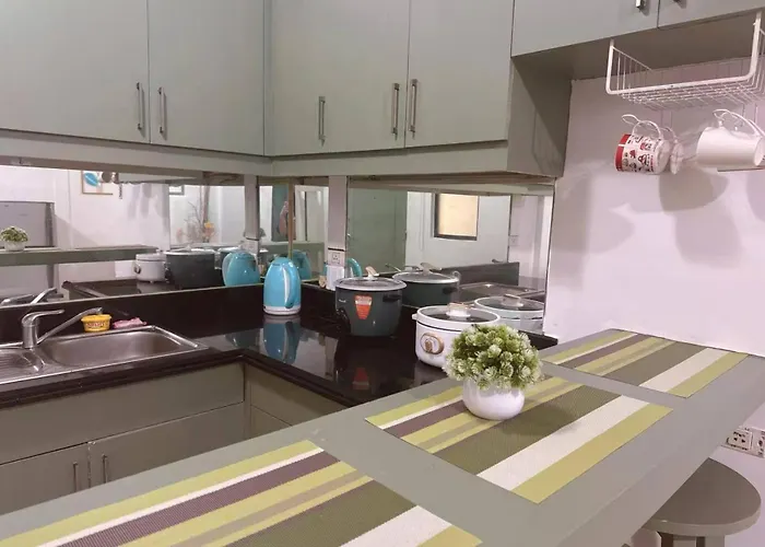 Midrise Staycation Near Airport Apartamento *