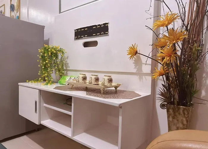 Midrise Staycation Near Airport *