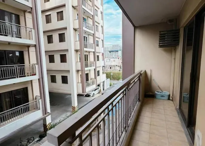 Midrise Staycation Near Airport